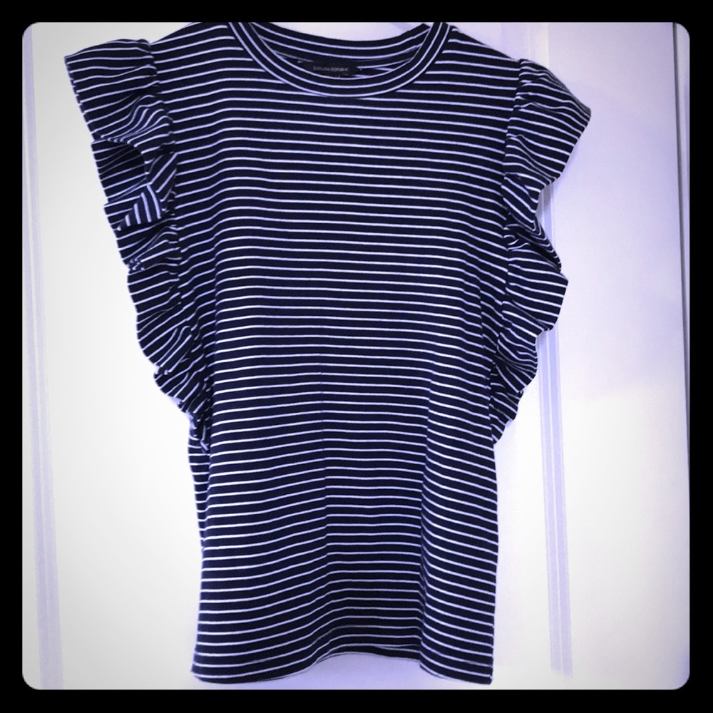 Banana Republic ruffled cap sleeve top
